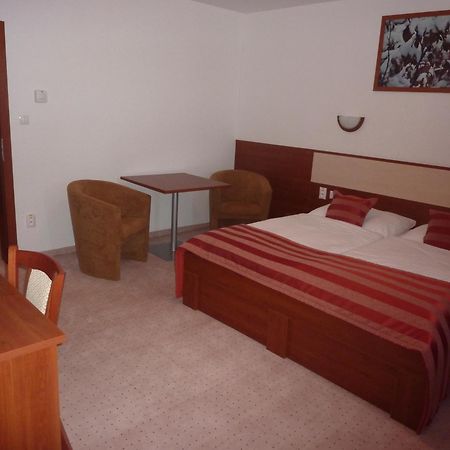 Hotel Auto Jas Nitra Exteriér fotografie