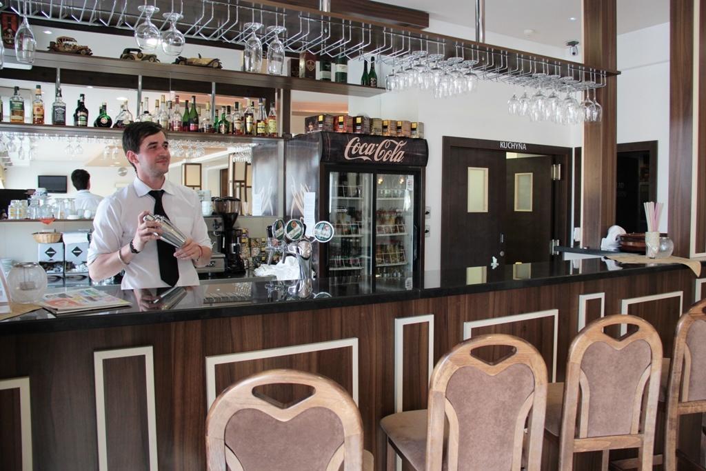 Hotel Auto Jas Nitra Exteriér fotografie