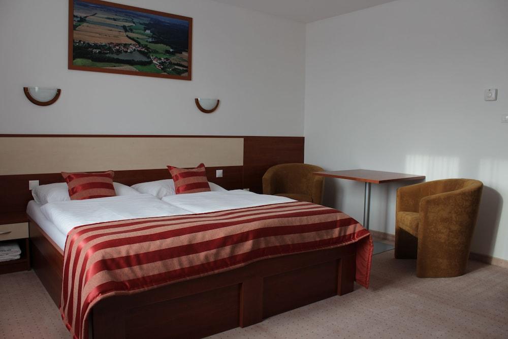 Hotel Auto Jas Nitra Exteriér fotografie