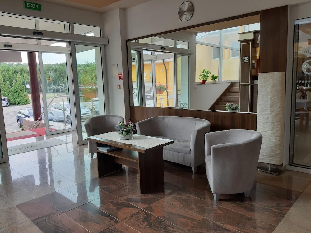 Hotel Auto Jas Nitra Exteriér fotografie