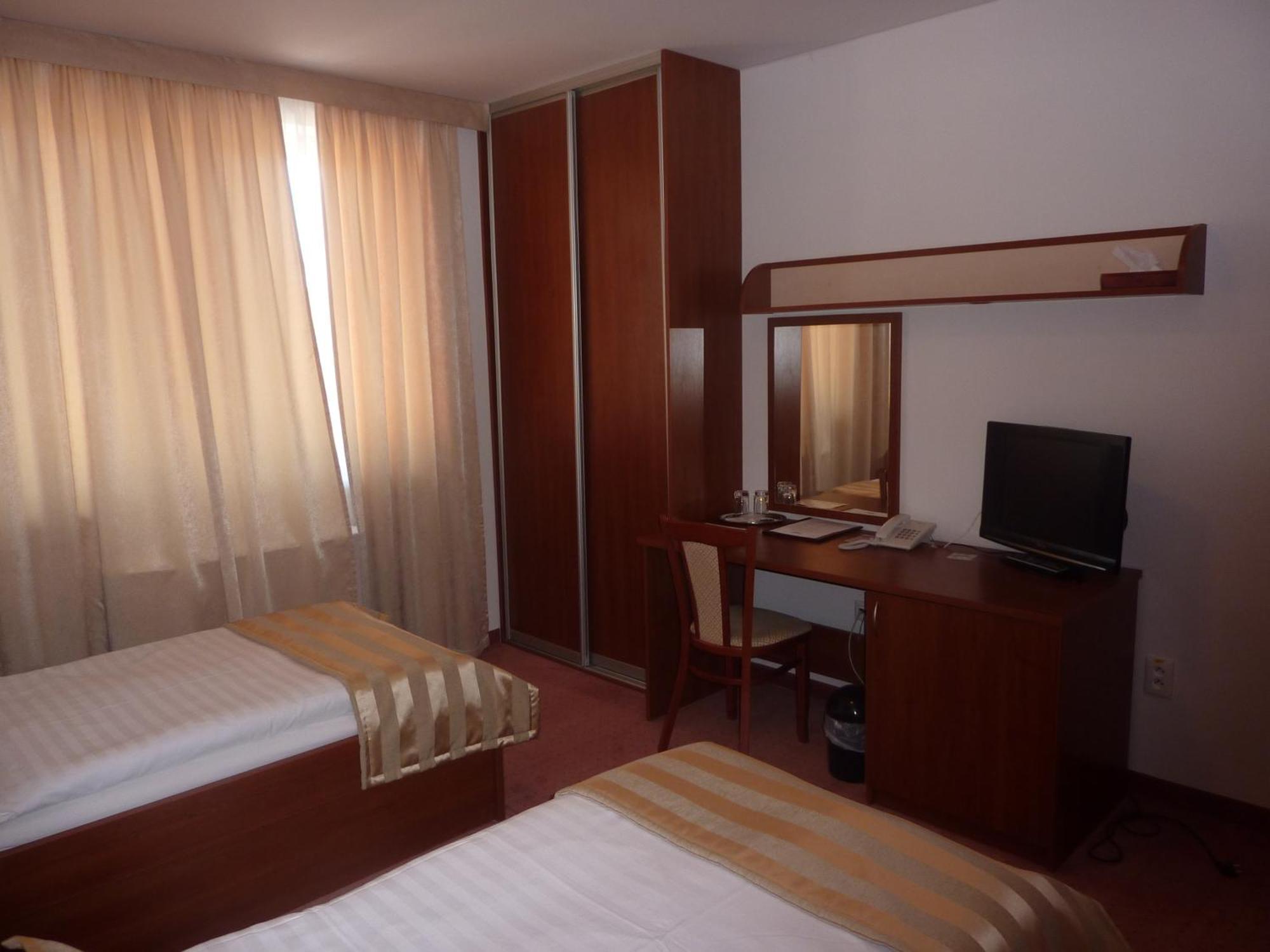 Hotel Auto Jas Nitra Exteriér fotografie
