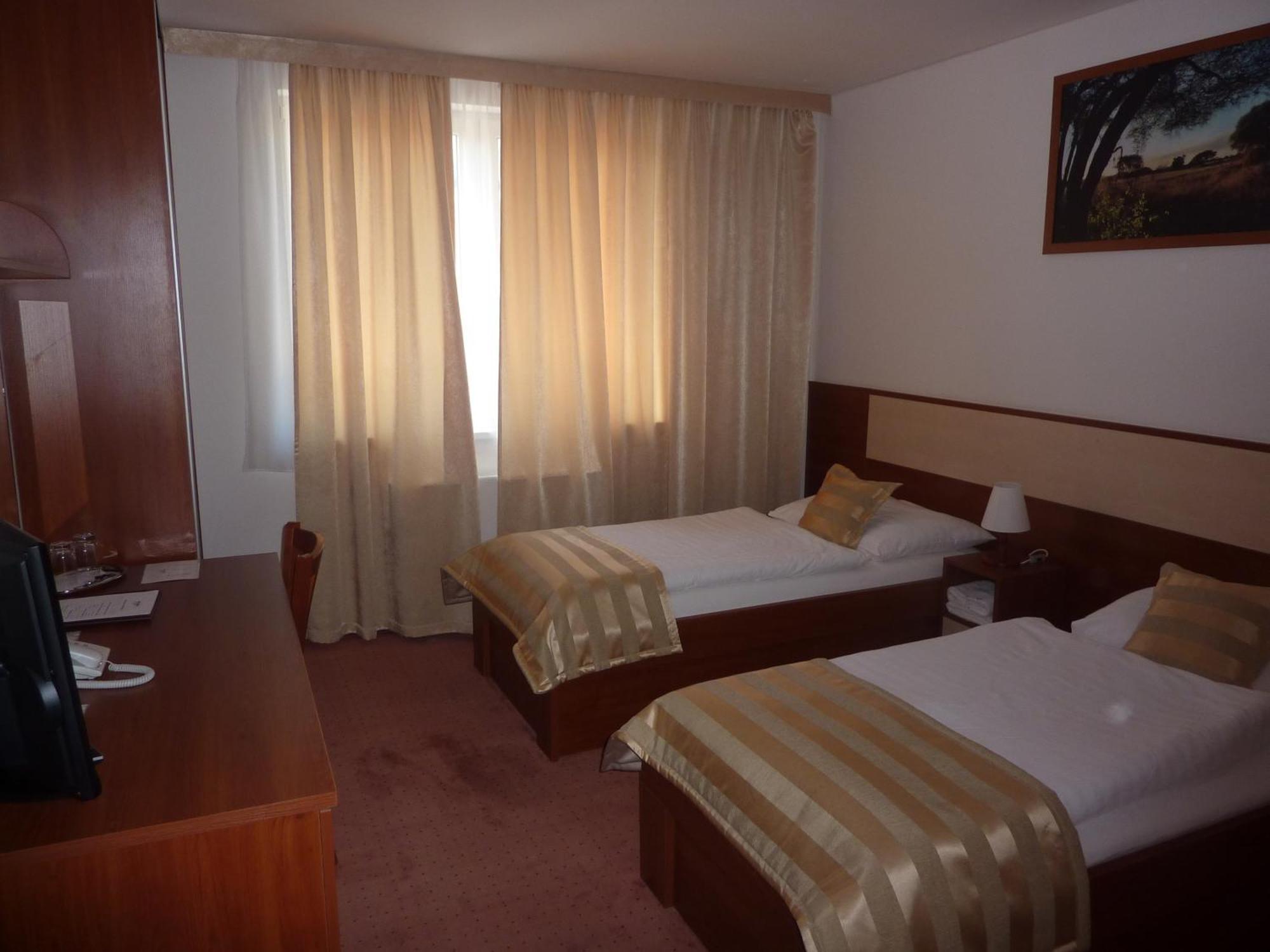Hotel Auto Jas Nitra Exteriér fotografie