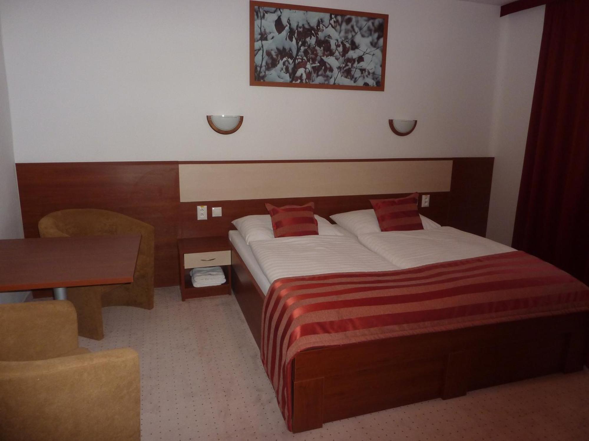 Hotel Auto Jas Nitra Exteriér fotografie