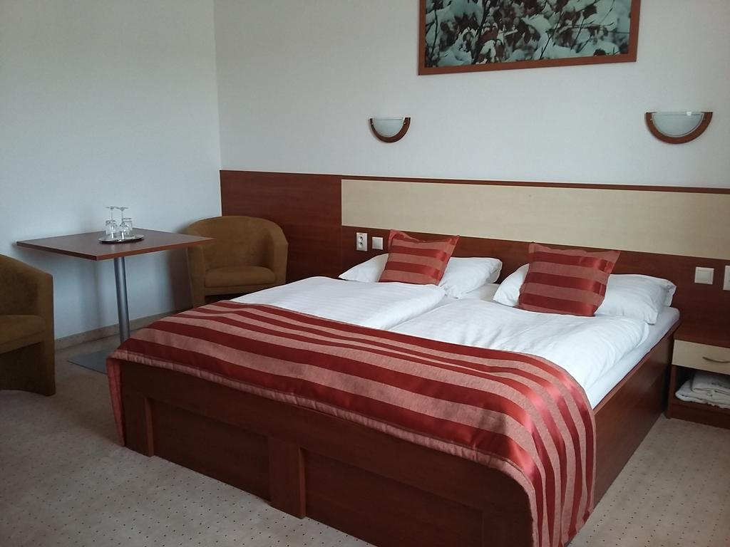 Hotel Auto Jas Nitra Exteriér fotografie