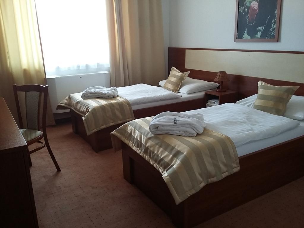 Hotel Auto Jas Nitra Exteriér fotografie
