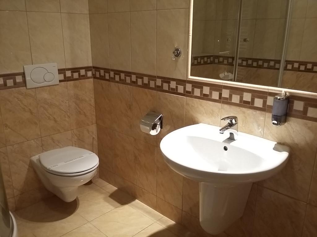 Hotel Auto Jas Nitra Exteriér fotografie