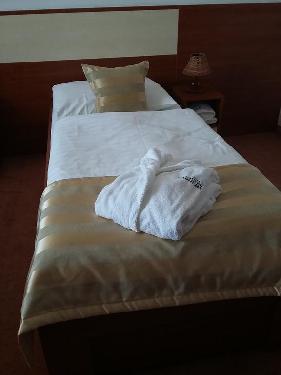 Hotel Auto Jas Nitra Exteriér fotografie