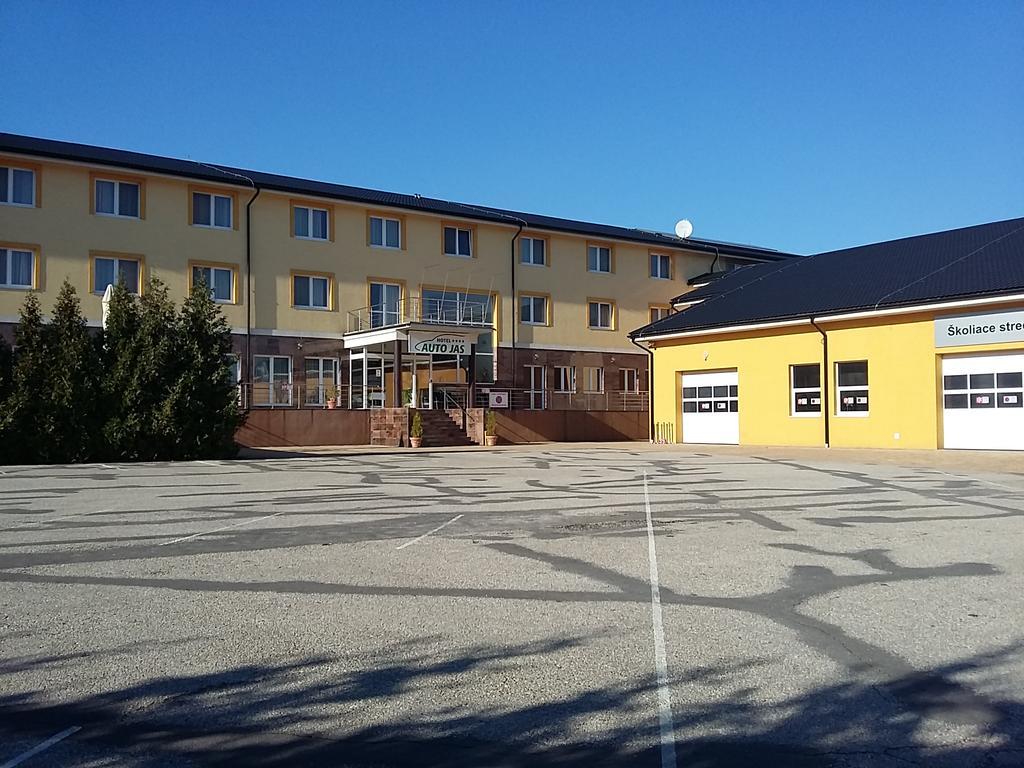 Hotel Auto Jas Nitra Exteriér fotografie