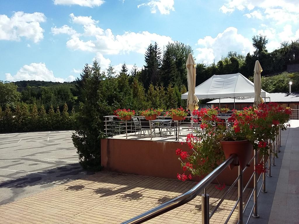 Hotel Auto Jas Nitra Exteriér fotografie